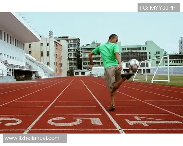花式足球巨星炫技巅峰秀展现极致控球与创意魅力瞬间 花式足球巨星炫技巅峰秀展现极致控球与创意魅力瞬间